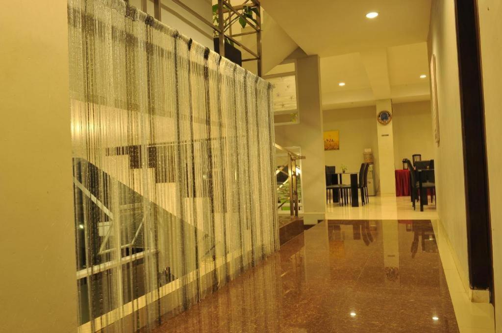 Benito Residence Tangerang Esterno foto