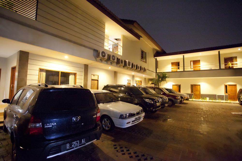 Benito Residence Tangerang Esterno foto
